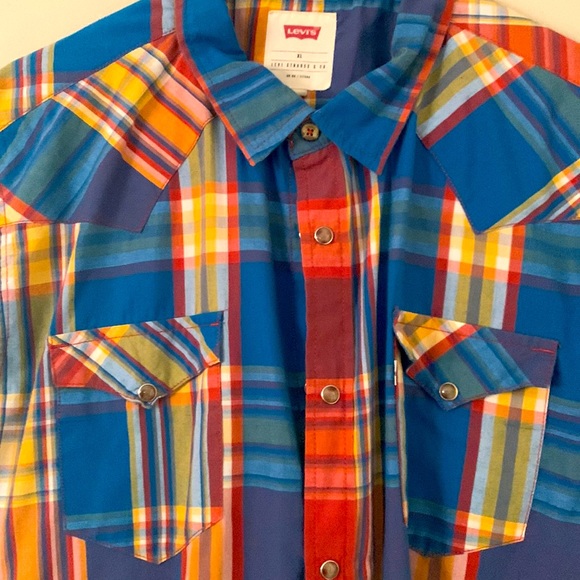 Levi’s short sleeved button up shirt - Picture 3 of 3